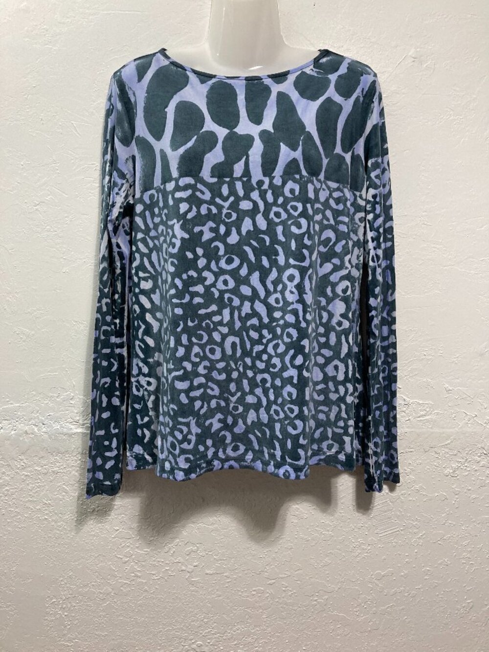 Annie Turbin Top T-Shirt Jersey Artsy Split Motif Blue Soft Long Sleeve 4